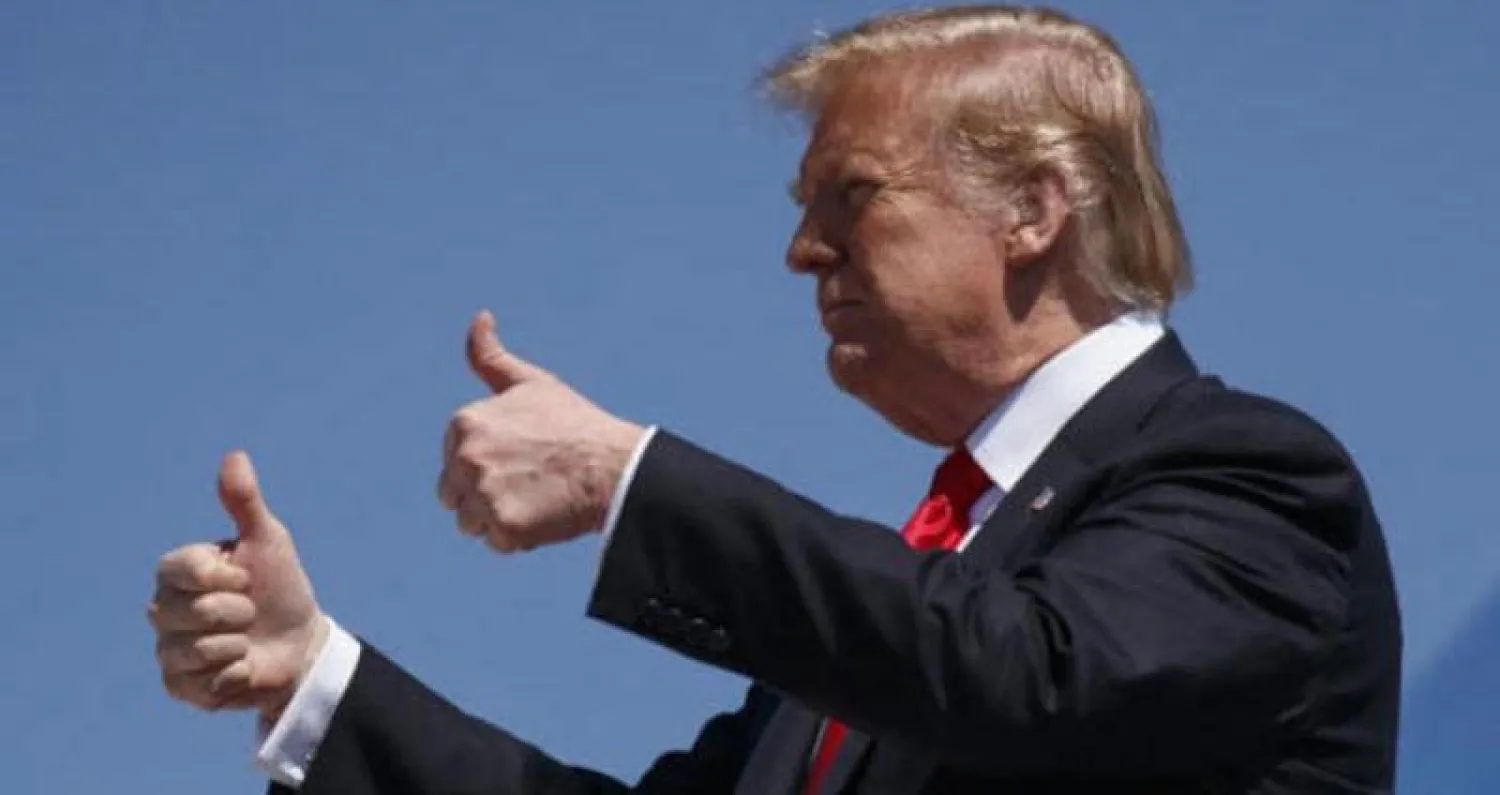 الرئيس الأميركي دونالد ترمب لدى توجهه إلى منتجع «مار - آ - لاغو» في بالم بيتش بولاية فلوريدا (آ.ب)