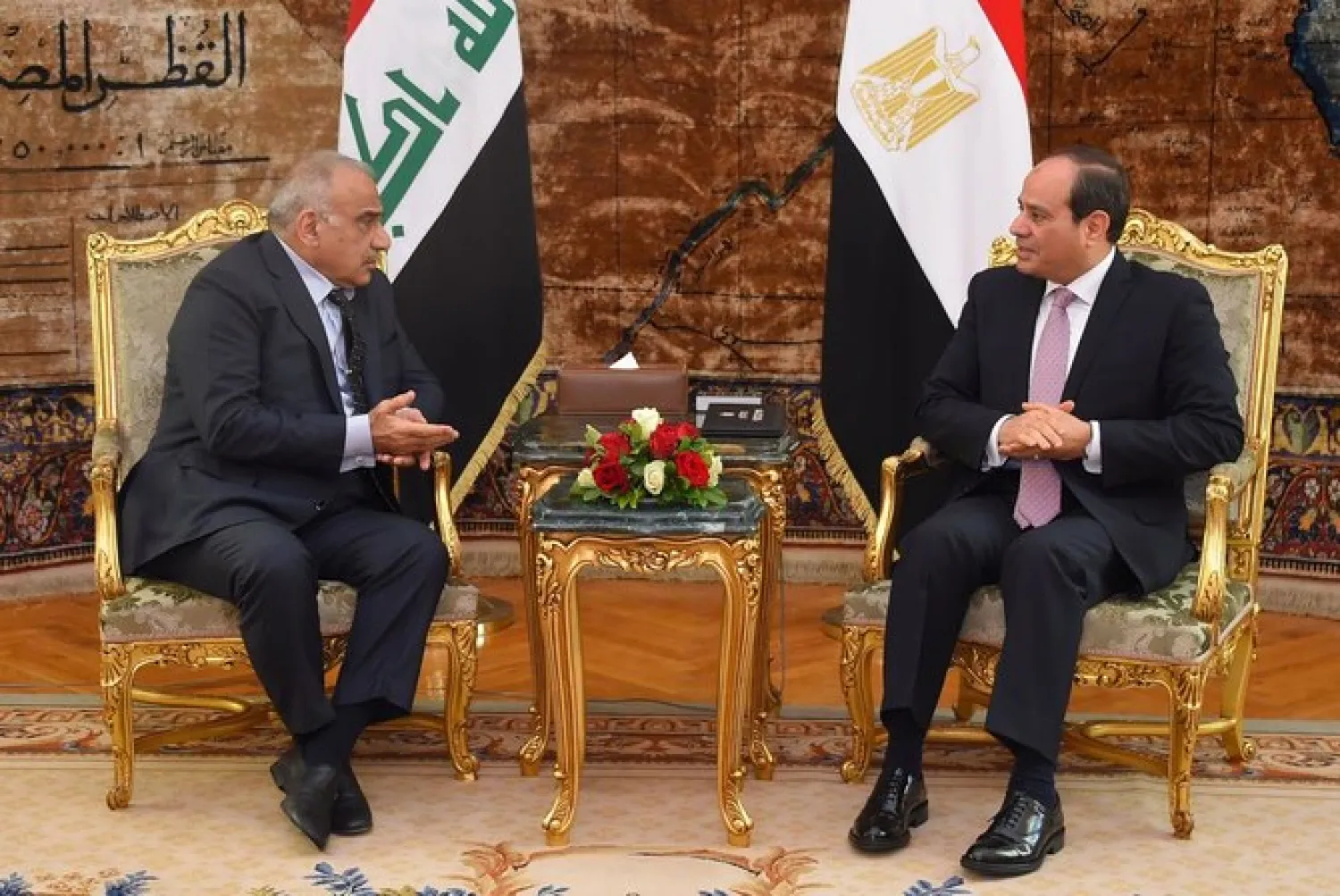 Egyptian President Abdel Fattah El-Sisi (R) and Iraqi Prime Minister Adel Abdel Mahdi at the presidential palace in Cairo. (AFP PHOTO/ HO/ Egyptian Presidency)

