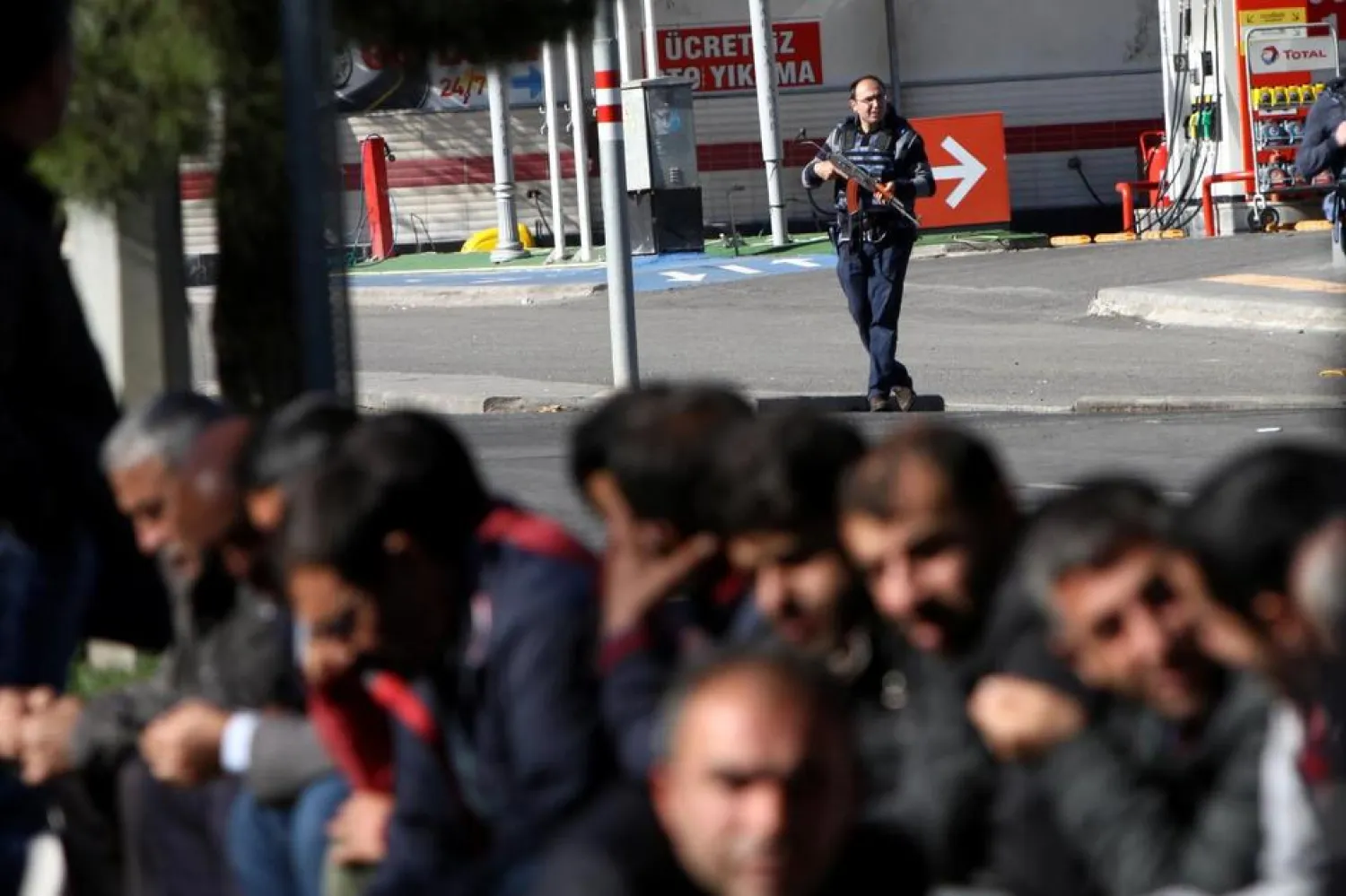 Riot police stands guard in front of a courthouse during a gathering to protest against the arrest of pro-Kurdish Peoples' Democratic Party lawmakers, in the southeastern city of Diyarbakir. REUTERS/Sertac Kayar

