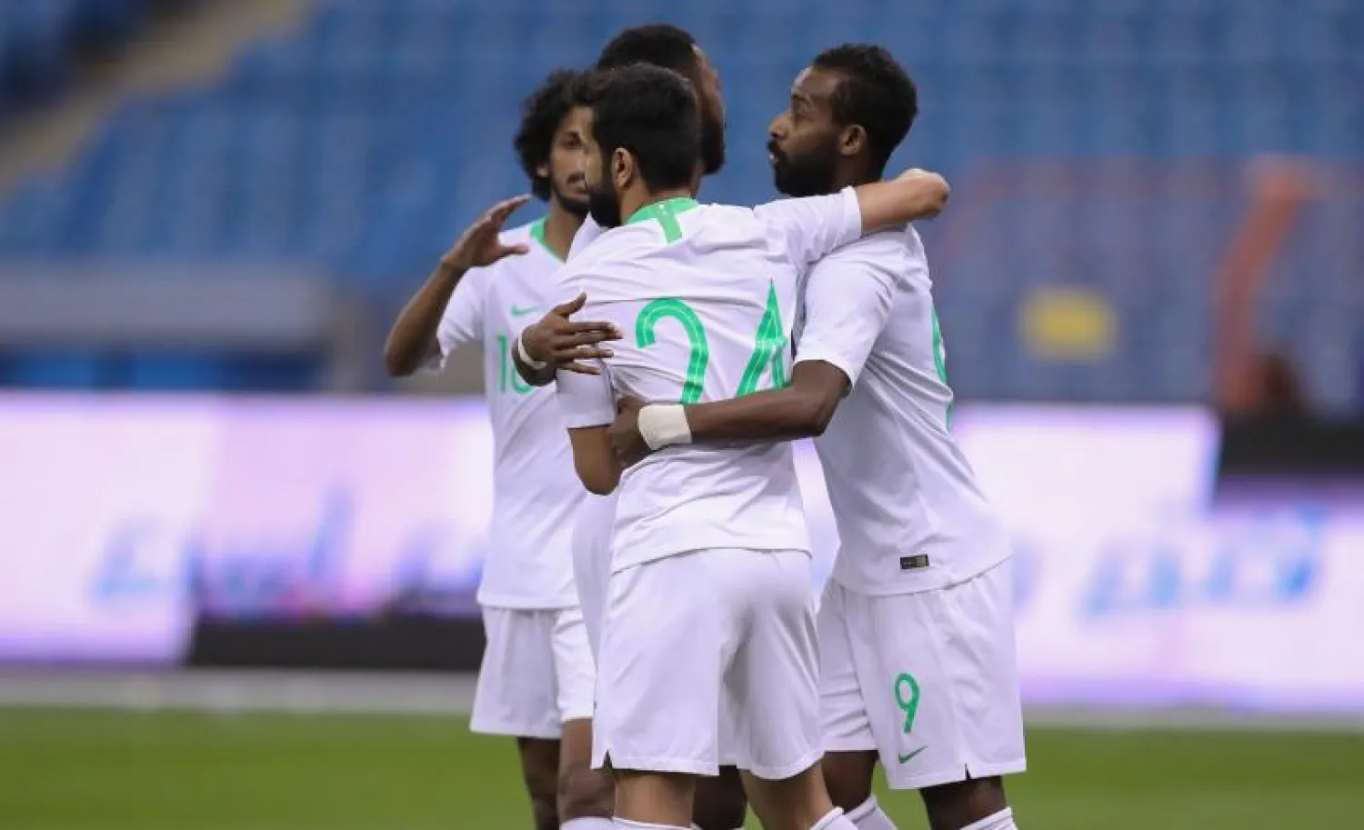 فرحة سعودية بعد أحد الأهداف (تصوير: سعد العنزي)