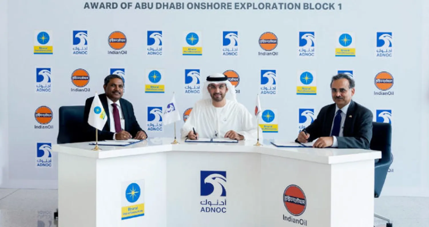 الدكتور الجابر وممثلي الائتلاف الهندي خلال توقيع الاتفاقيات (الشرق الأوسط)