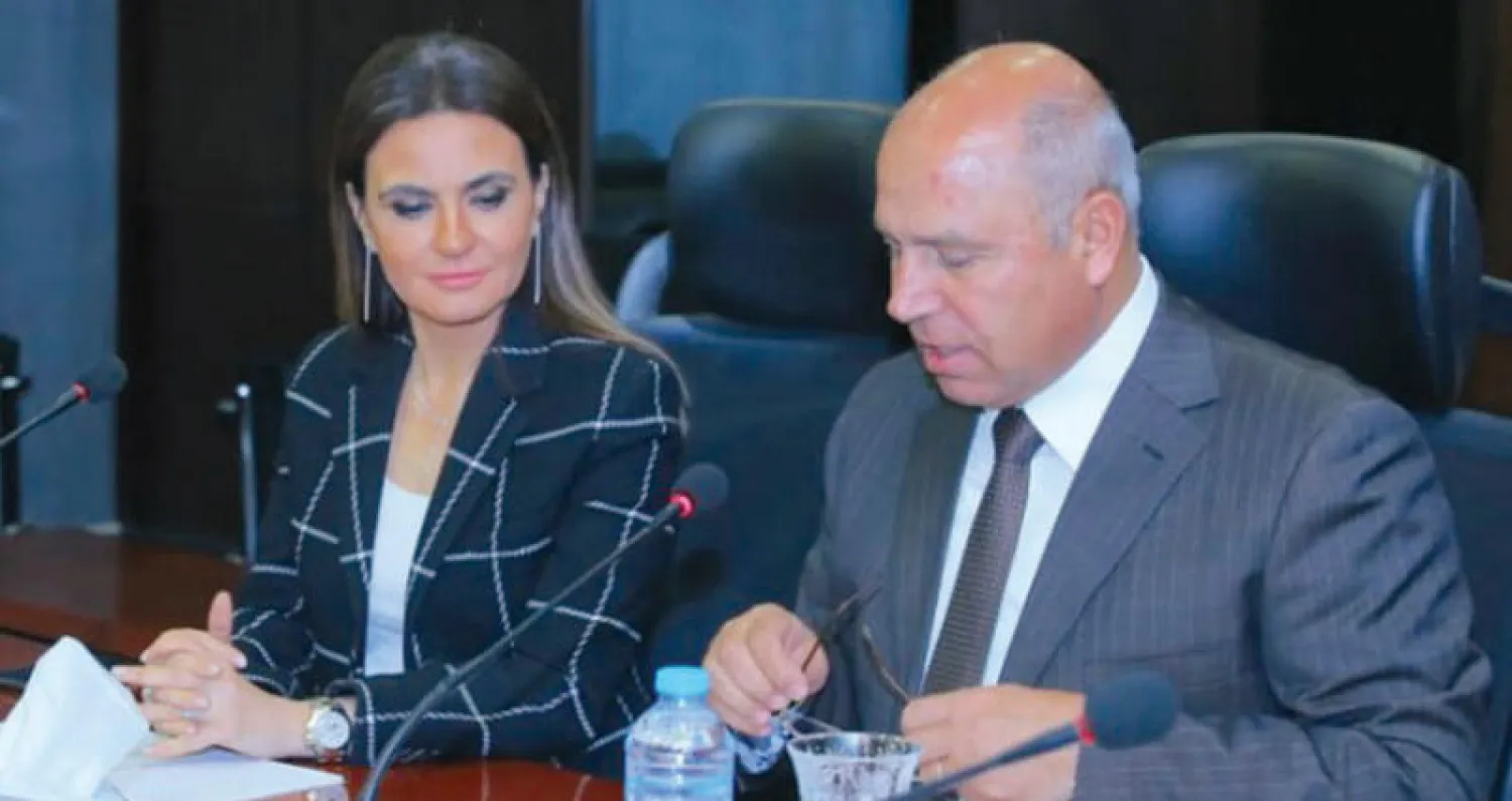 كامل الوزير وزير النقل وسحر نصر وزيرة الاستثمار يبحثان تشجيع الاستثمار في مجال النقل (الشرق الأوسط)