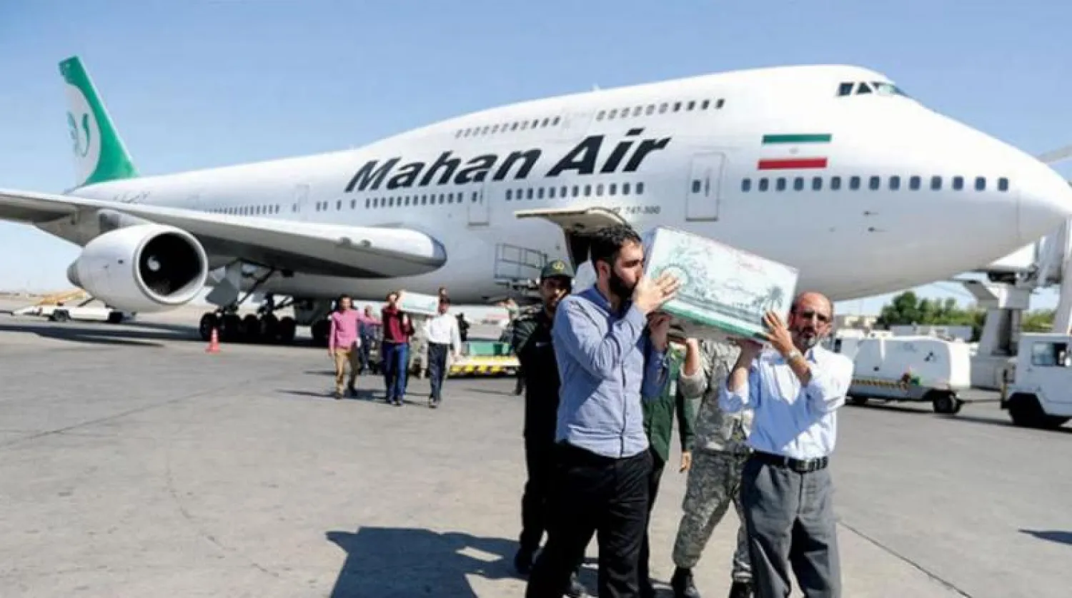 طائرة تابعة لشركة «ماهان إير» الإيرانية لحظة وصولها من سوريا إلى طهران وعلى متنها جثث قتلى من «الحرس الثوري» في يوليو 2017 (قدس أونلاين)