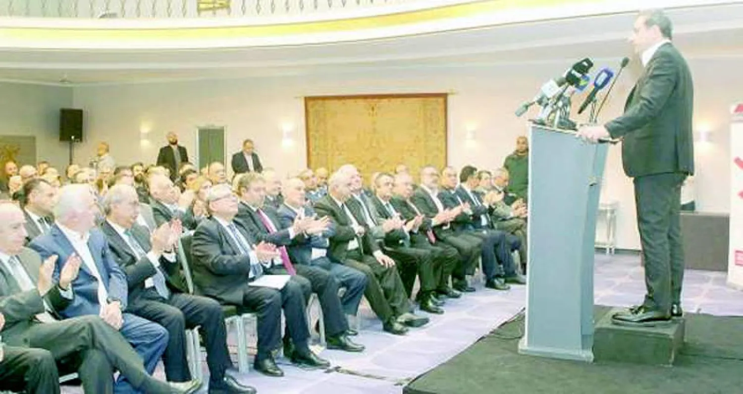 الوزير وائل أبو فاعور يتحدث أمام مؤتمر اقتصادي  في بيروت أمس (دالاتي ونهرا)