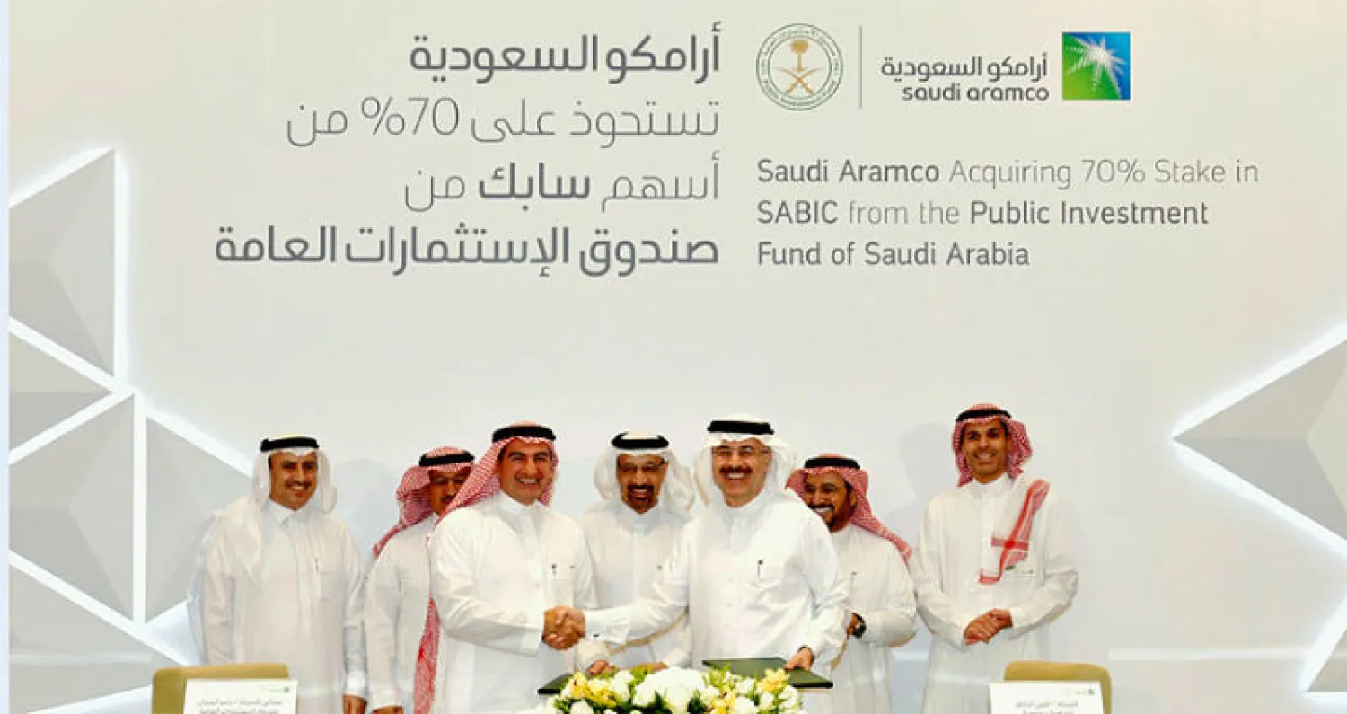 جانب من توقيع الصفقة القياسية بين «أرامكو» و«سابك» أمس