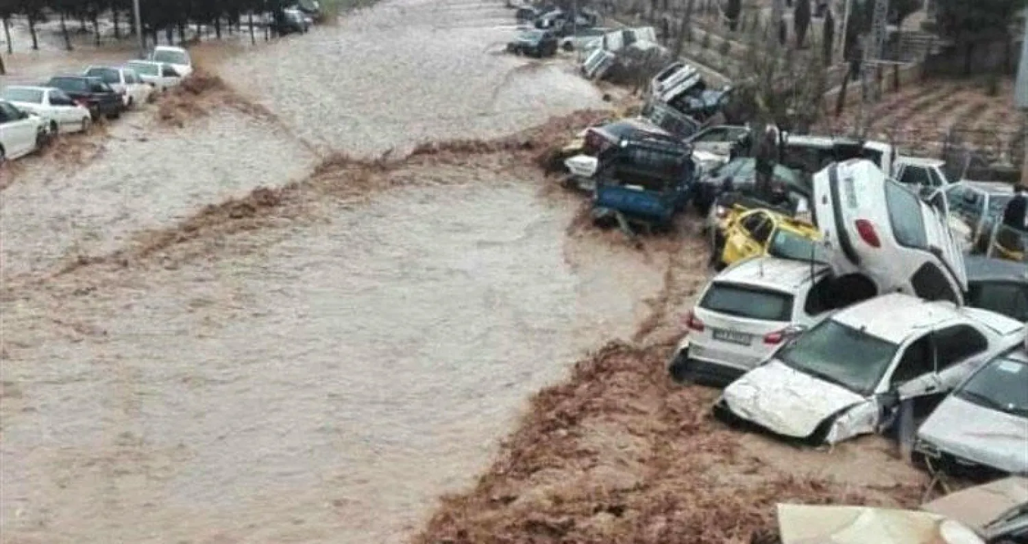 صورة وزعتها وكالة (تسنيم) التابعة لـ«الحرس الثوري» للفيضانات في مدينة شيراز