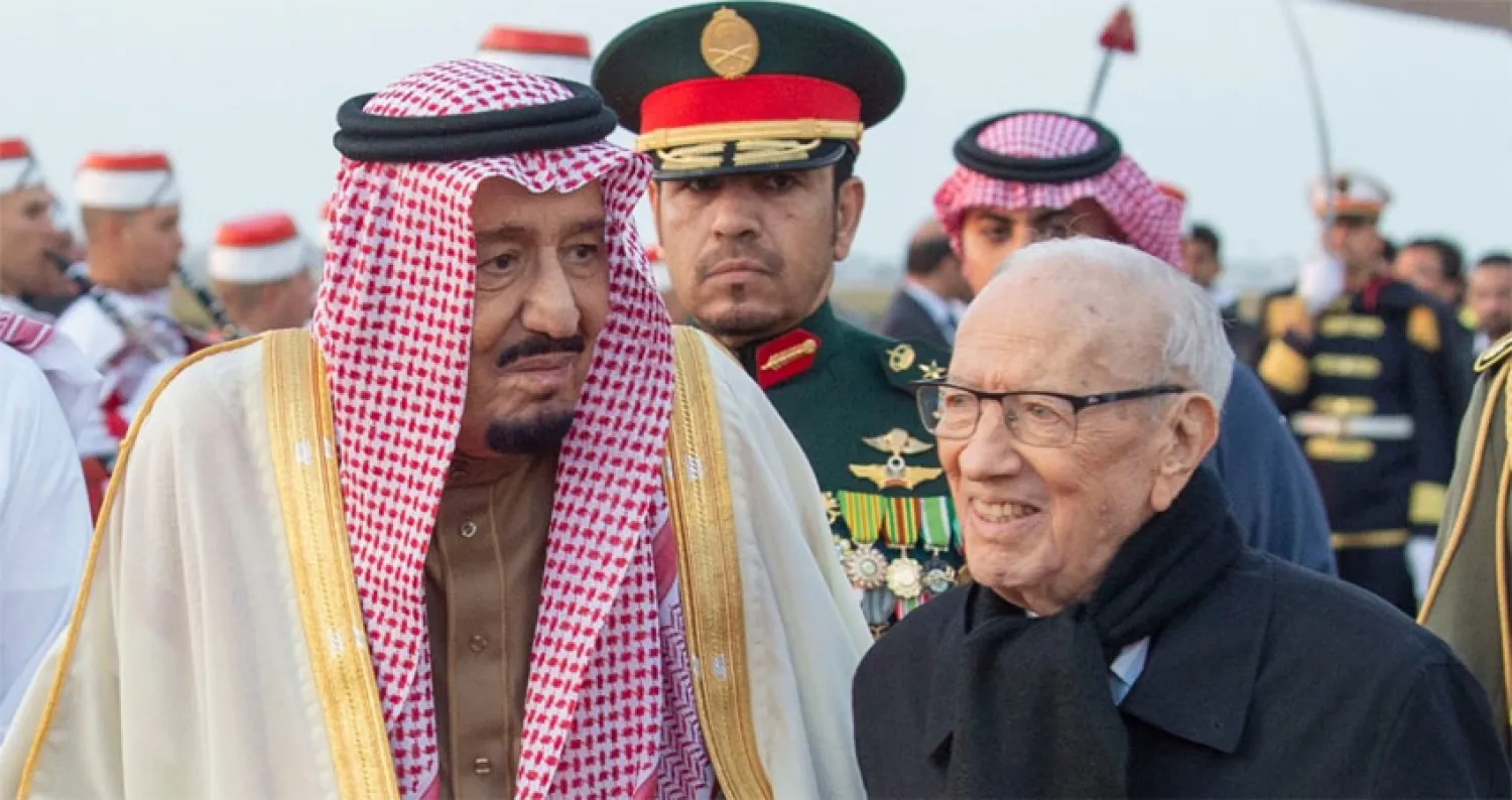خادم الحرمين الشريفين الملك سلمان بن عبد العزيز لدى وصوله إلى تونس (واس)