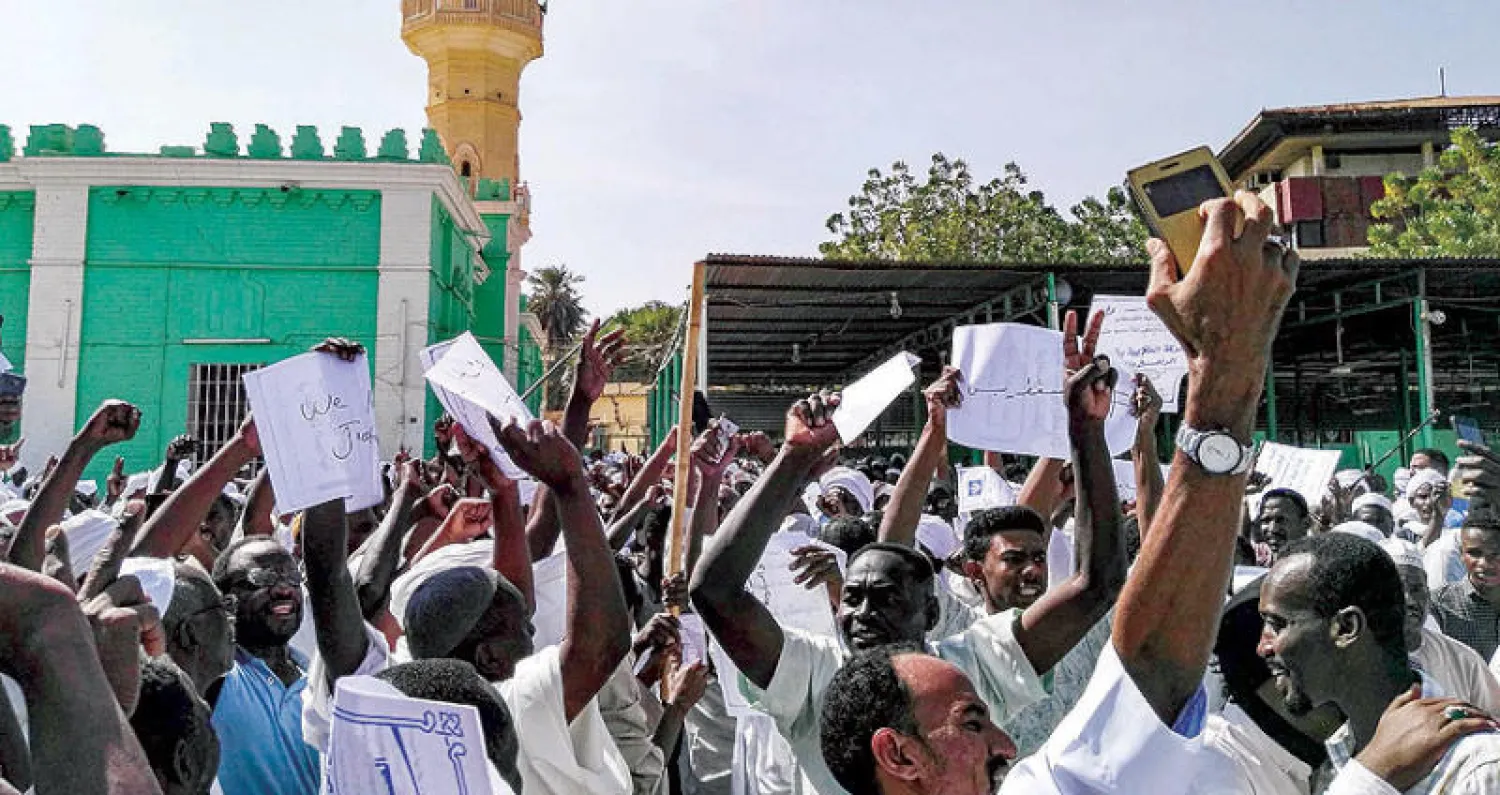 جانب من مظاهرة هتفت ضد البشير في الخرطوم (أ.ف.ب)