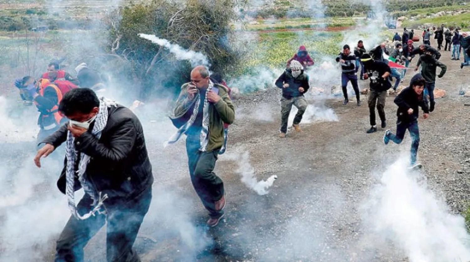 İsrail güçleri el-Halil’de Filistinli göstericilere karşı göz yaşartıcı gaz kullandı (Reuters)