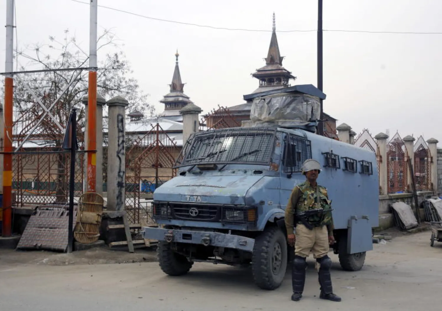 عنصر بالقوات الهندية في كشمير (إ.ب.أ)