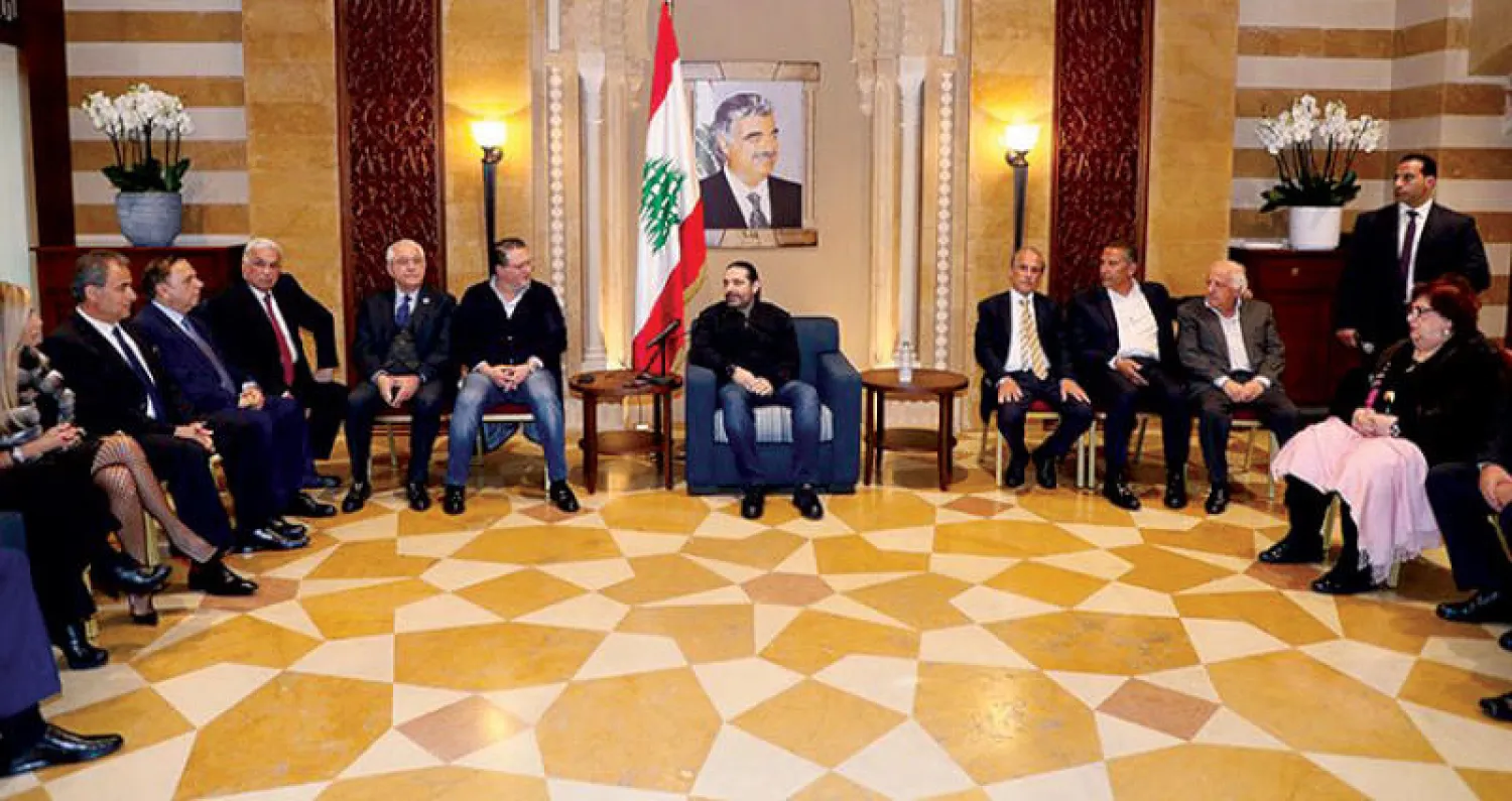 الحريري مستقبلاً ضيوفه في بيت الوسط أمس (الوكالة الوطنية للإعلام)