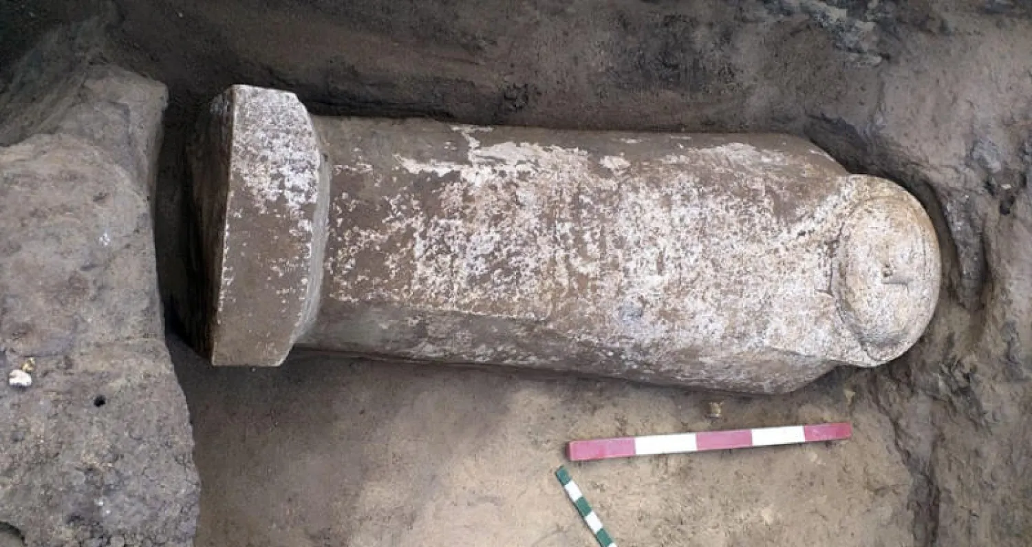 تابوت حجري بداخله مومياوان في موقع الاكتشاف بالدلتا