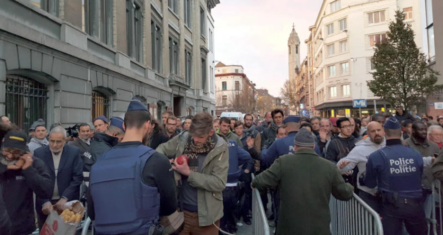 عمليات تفتيش للمشاركين في الأنشطة والاحتفالات التي أعقبت تفجيرات بروكسل في مارس 2016 (تصوير: عبد الله مصطفى)