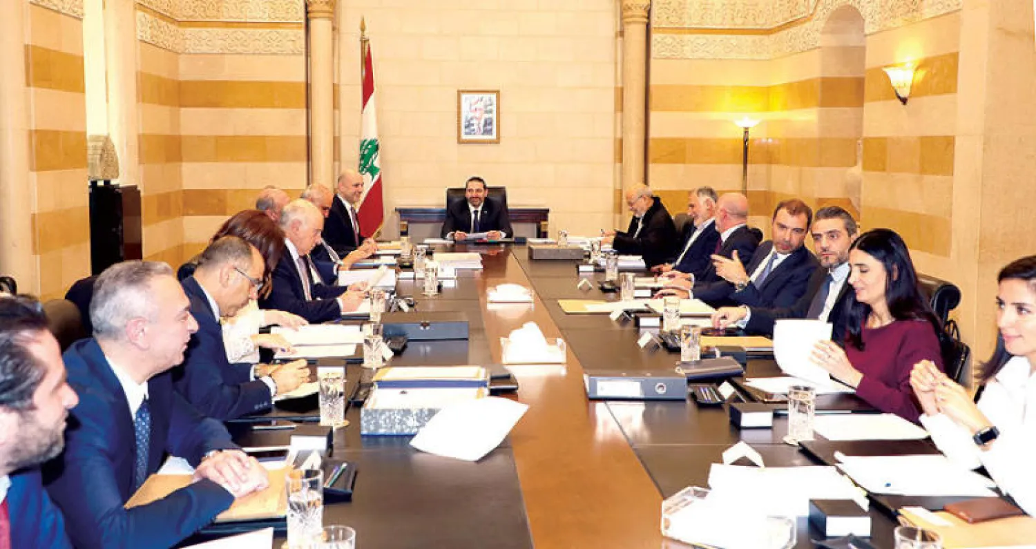 الرئيس سعد الحريري مترئساً أمس اجتماعاً للجنة وزارية تبحث وضع الكهرباء (دالاتي ونهرا)