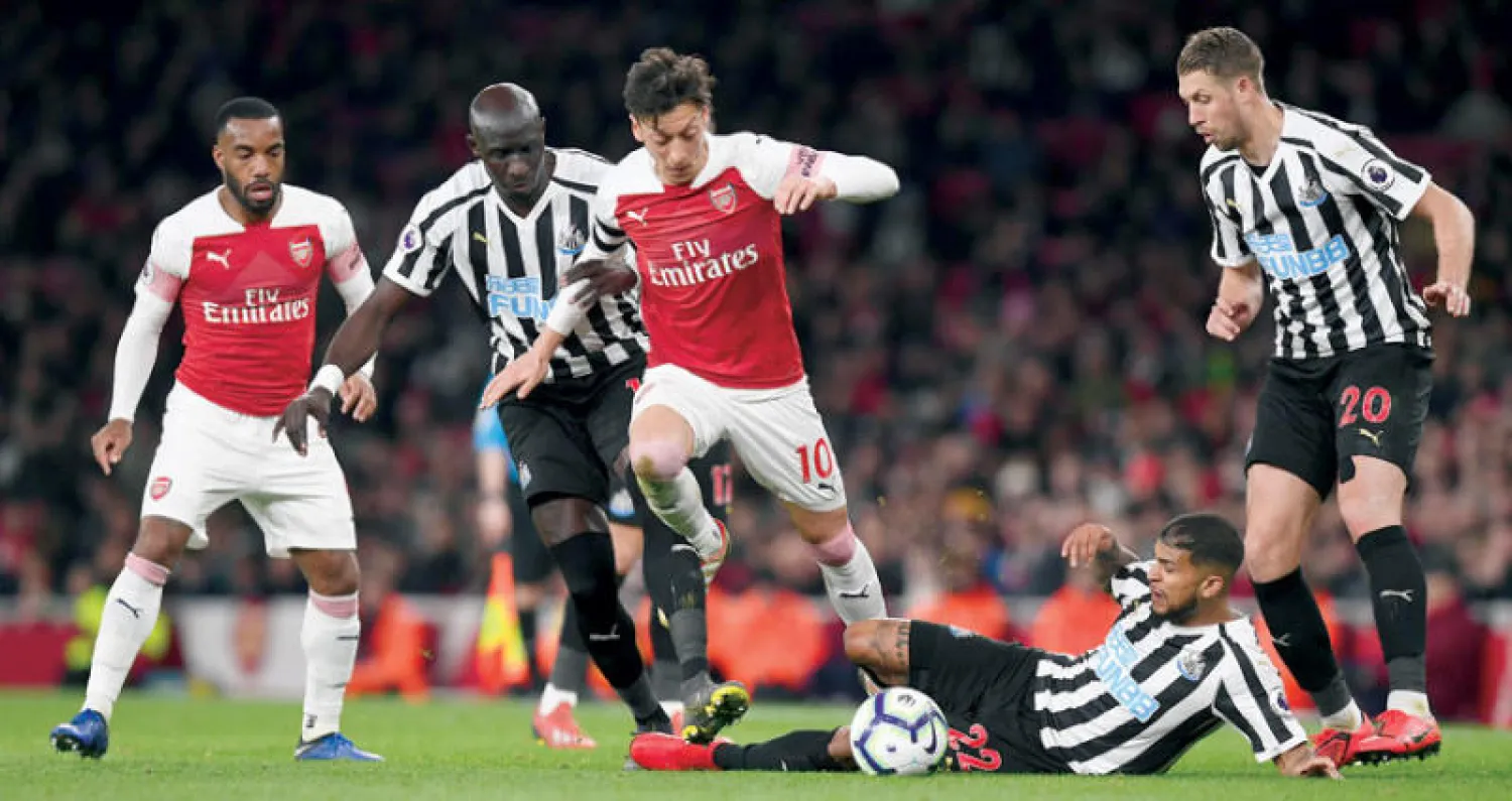 أوزيل قدم أداءً مثالياً في مواجهة نيوكاسل (إ.ب.أ)
