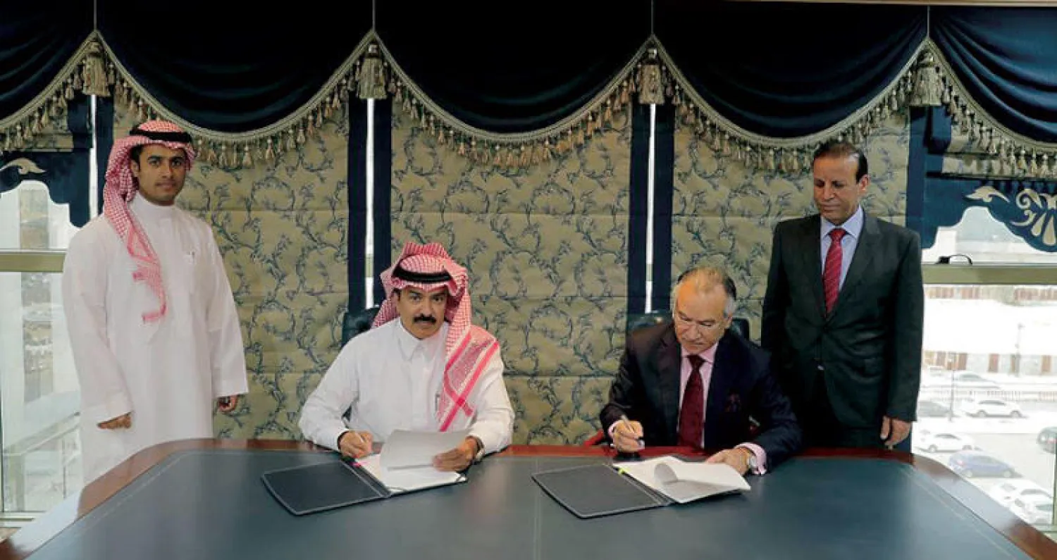 توقيع مذكرة التفاهم بين غرفتي الرياض وبغداد أمس (الشرق الأوسط)