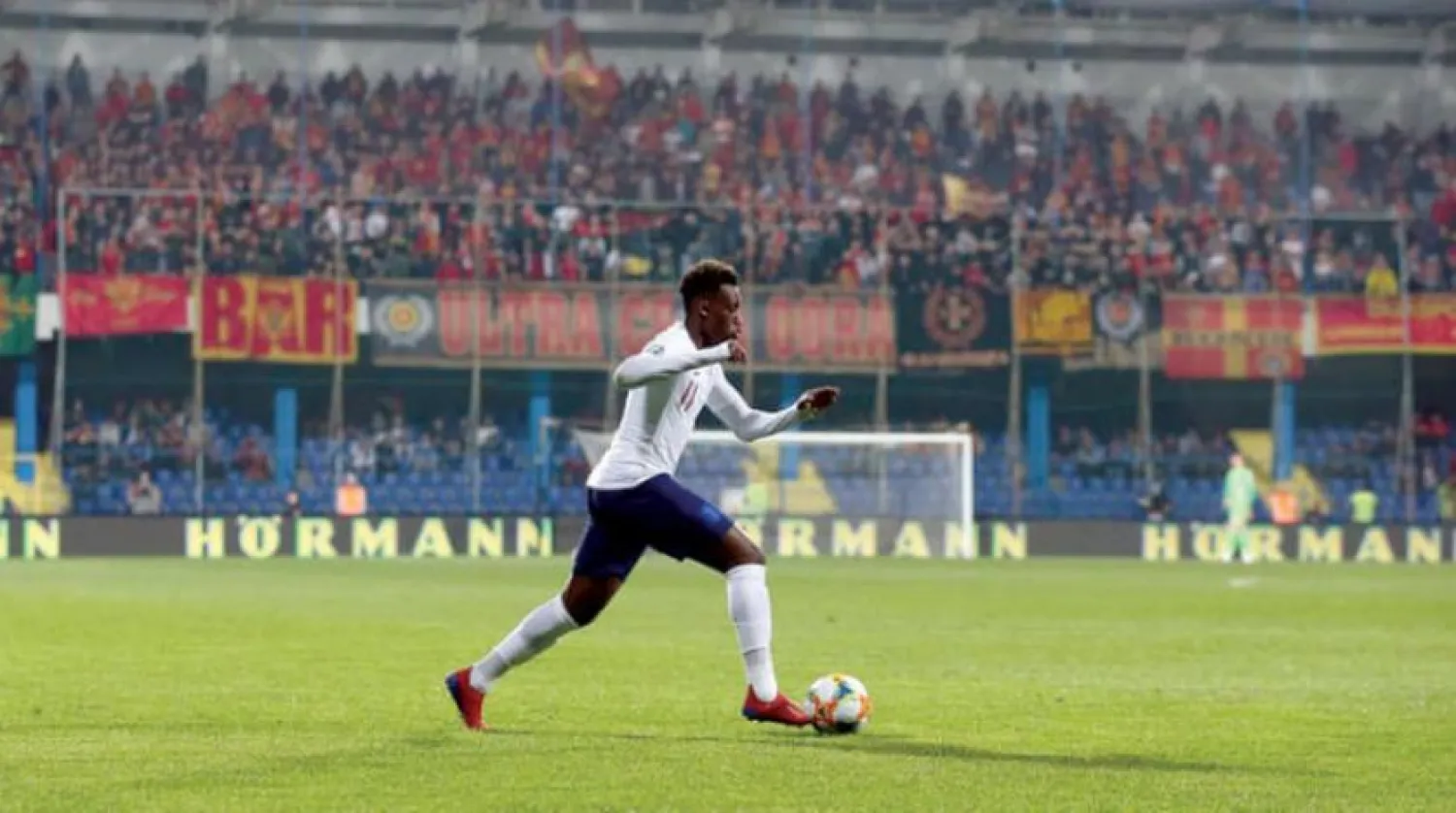 Callum Hudson-Odoi gibi deneyimli futbolcular Galler maçından maçtan önce Gabbidon’a ırkçı saldırılara karşı uyarıda bulundu.