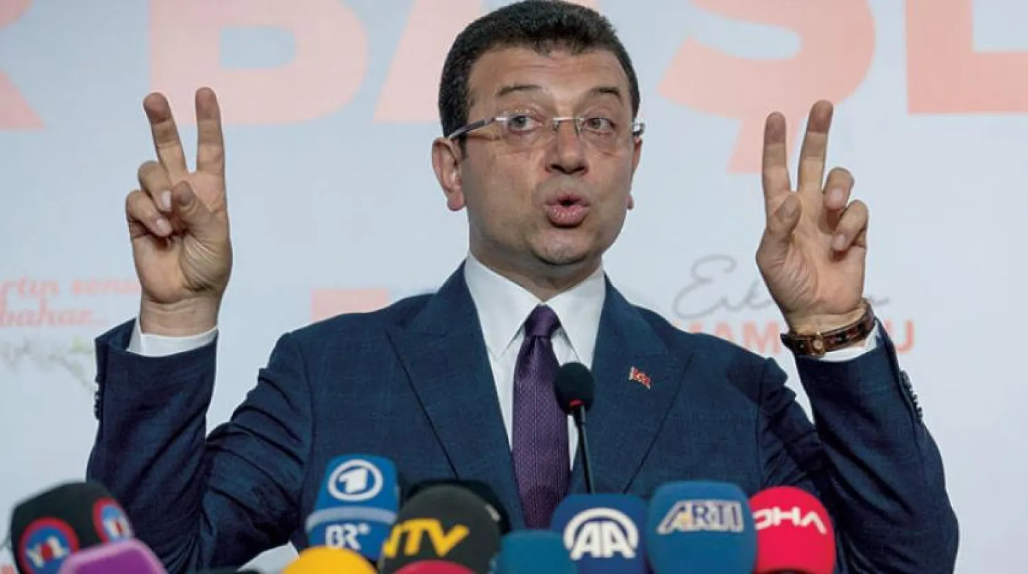 Ekrem İmamoğlu basın toplantısında (EPA)
