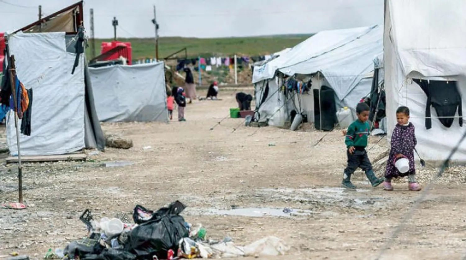 Suriye’ni kuzeindeki el-Havl Mülteci Kampı’nda dolaşan çocuklar (AFP)