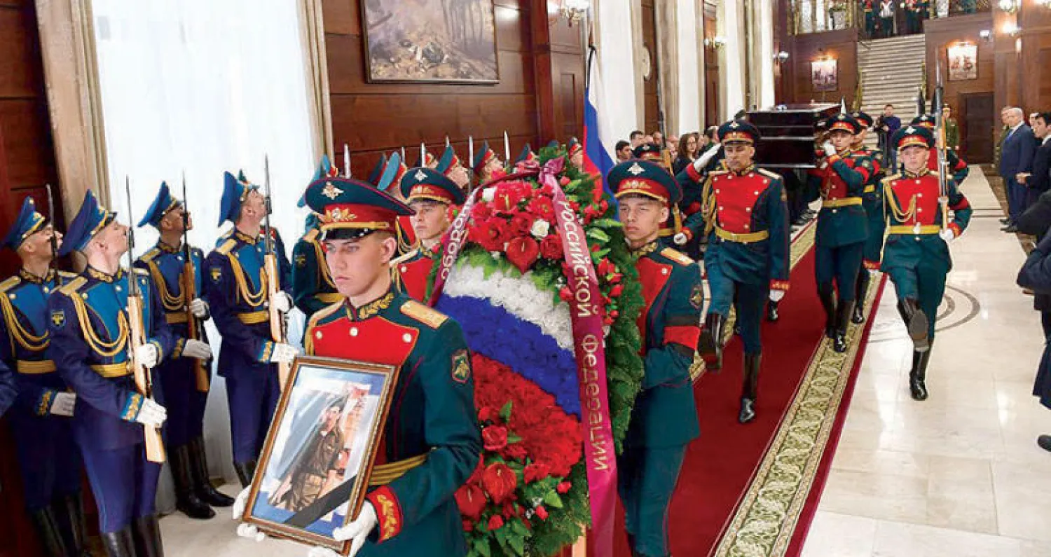 صورة وزعتها الحكومة الإسرائيلية لنقل رفات الجندي الإسرائيلي من موسكو إلى تل أبيب أمس