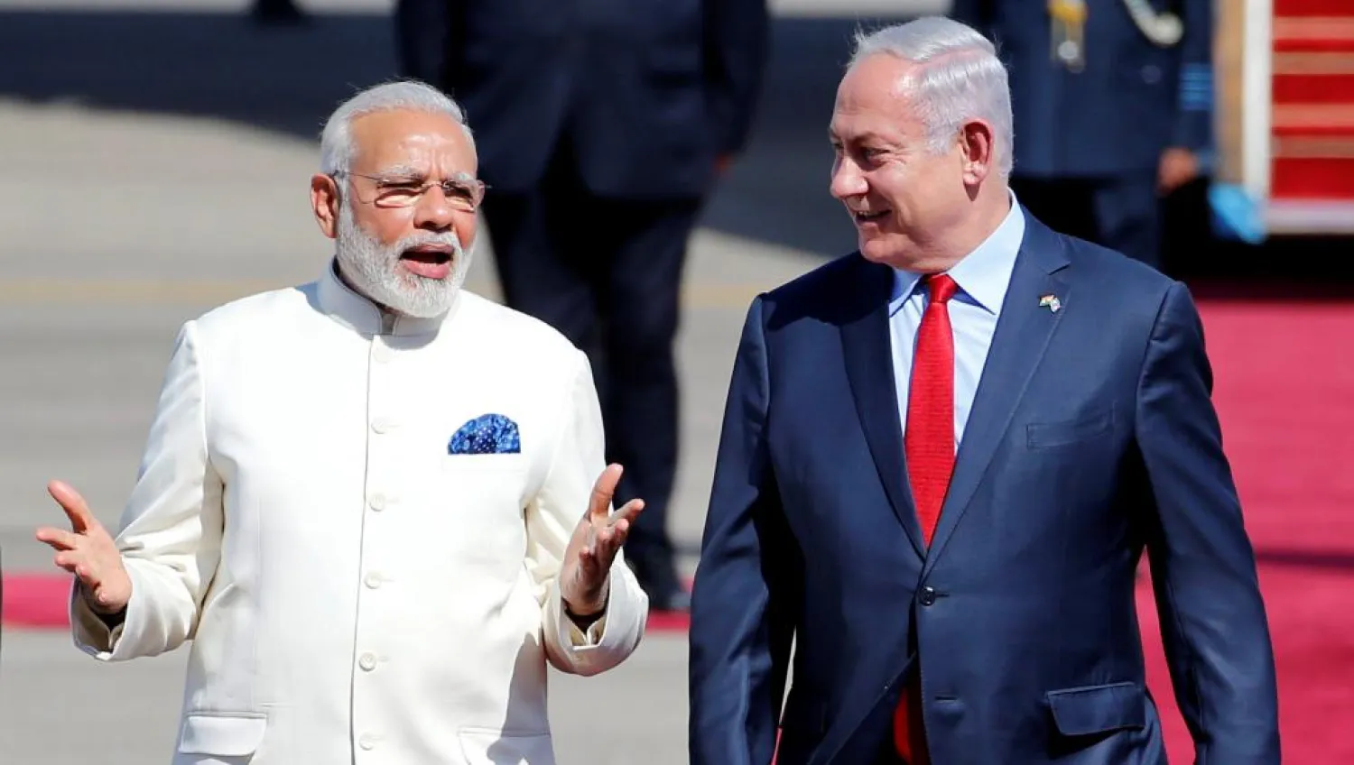 Israeli Prime Minister Benyamin Netanyahu (r) welcomes Indian Prime Minister Narendra Modi in Tel Aviv REUTERS/Ammar Awad