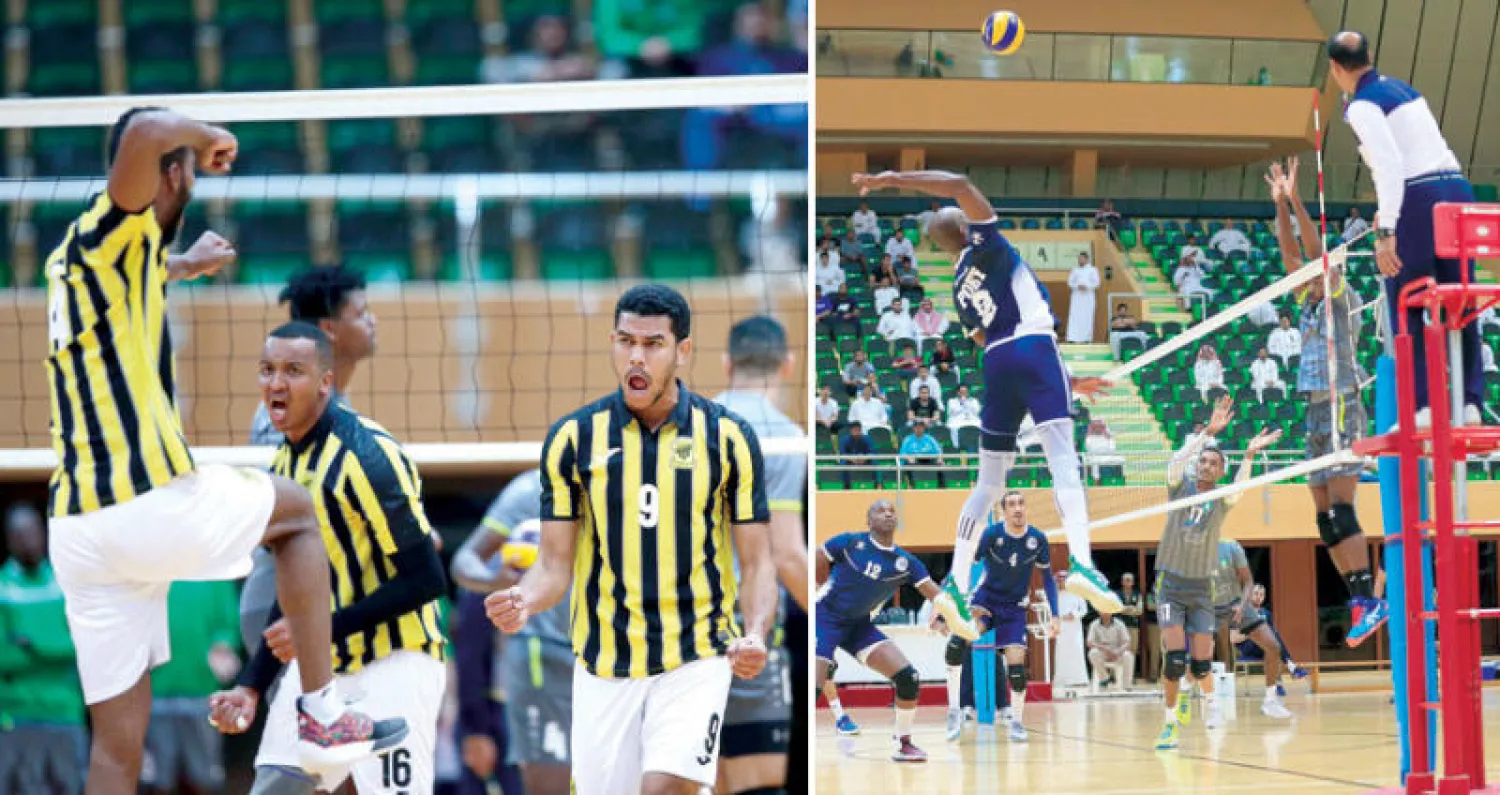 جانب من مواجهة الهلال والأهلي المتنافسين على اللقب التي تمكن خلالها الأول من الفوز بثلاثة أشواط مقابل شوطين (الشرق الأوسط)  -  لاعبو الاتحاد للكرة الطائرة على موعد اليوم مع الفرح بخطف المركز الثالث في حال تجاوزهم الهلال (الشرق الأوسط)