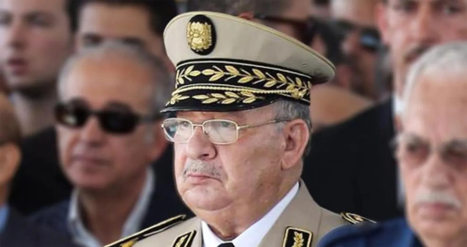 الجيش الجزائري يتجه لإحكام قبضته على السلطة