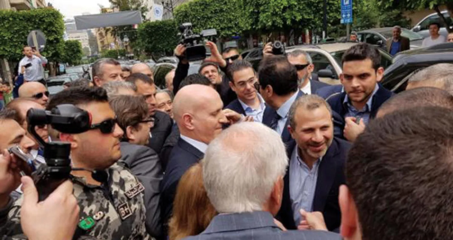الوزير جبران باسيل خلال جولته في بيروت امس (الوكالة الوطنية للاعلام)