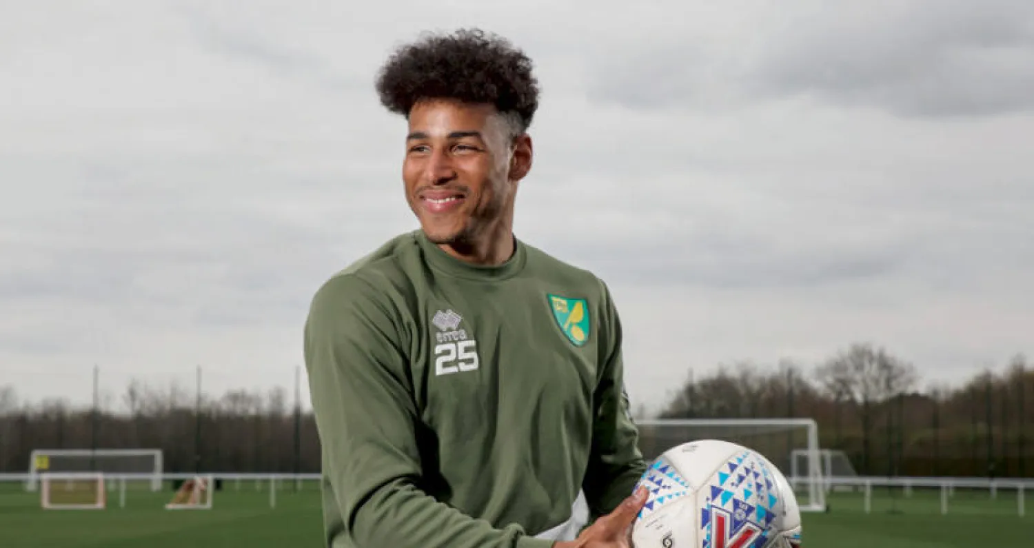 هيرنانديز يأمل أن يضع بصمته في نادي نوريتش كأول محترف كوبي بالكرة الإنجليزية