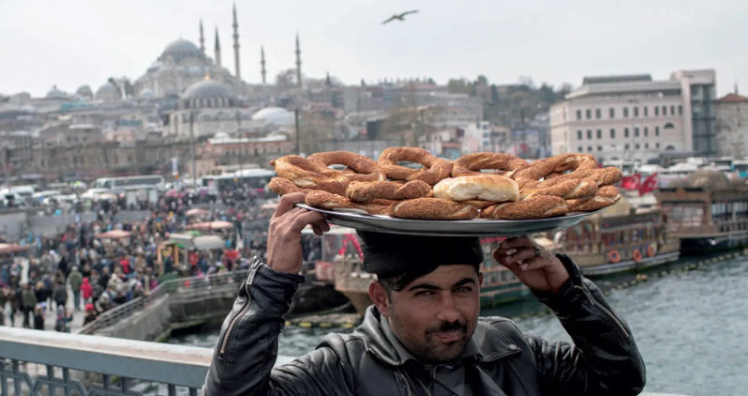 من الحياة اليومية في اسطنبول (إ.ب.أ)