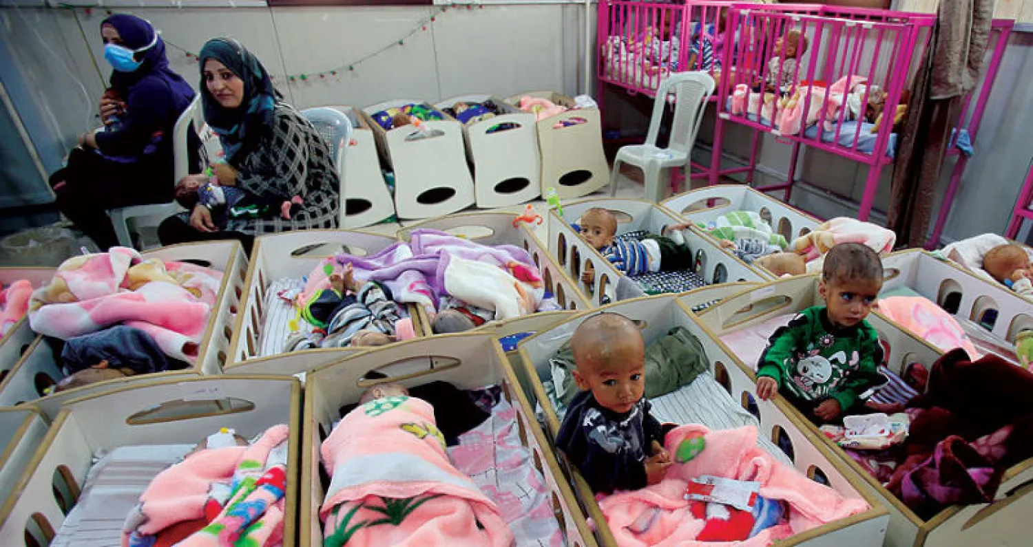 أطفال «داعش» المصابون بنقص التغذية في مستشفى الحسكة شمال شرق سوريا (رويترز)