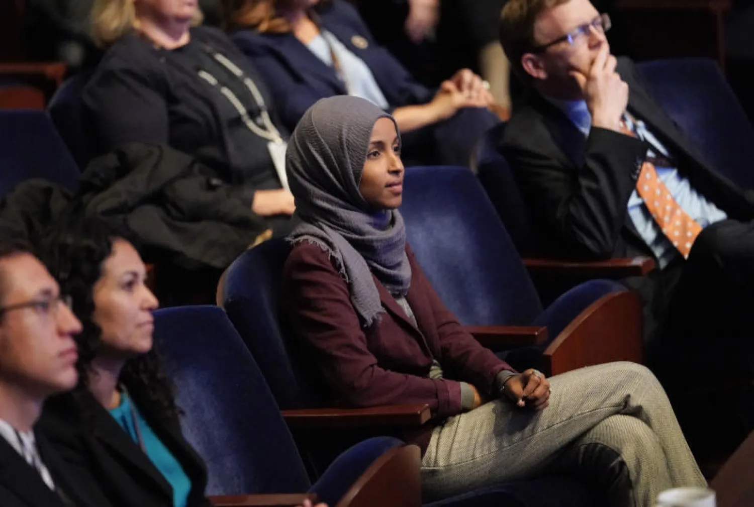 النائبة الديمقراطية المسلمة إلهان عمر عضو مجلس النواب في الكونغرس الأميركي (أ.ب)