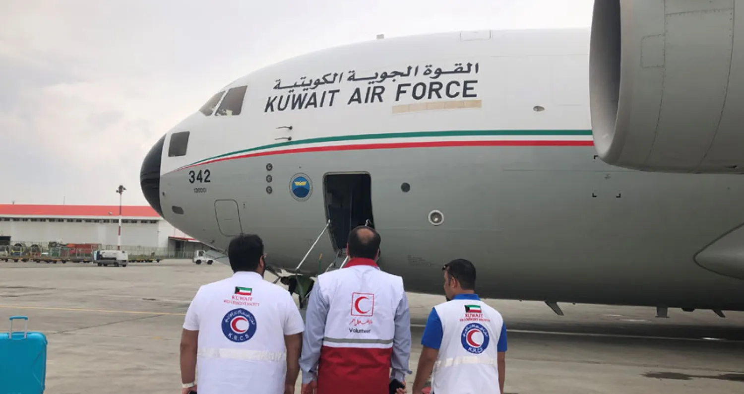 
طائرة الإغاثة الكويتية الثانية تصل إلى إيران محملة بمساعدات لمتضرري السيول أمس (كونا)
