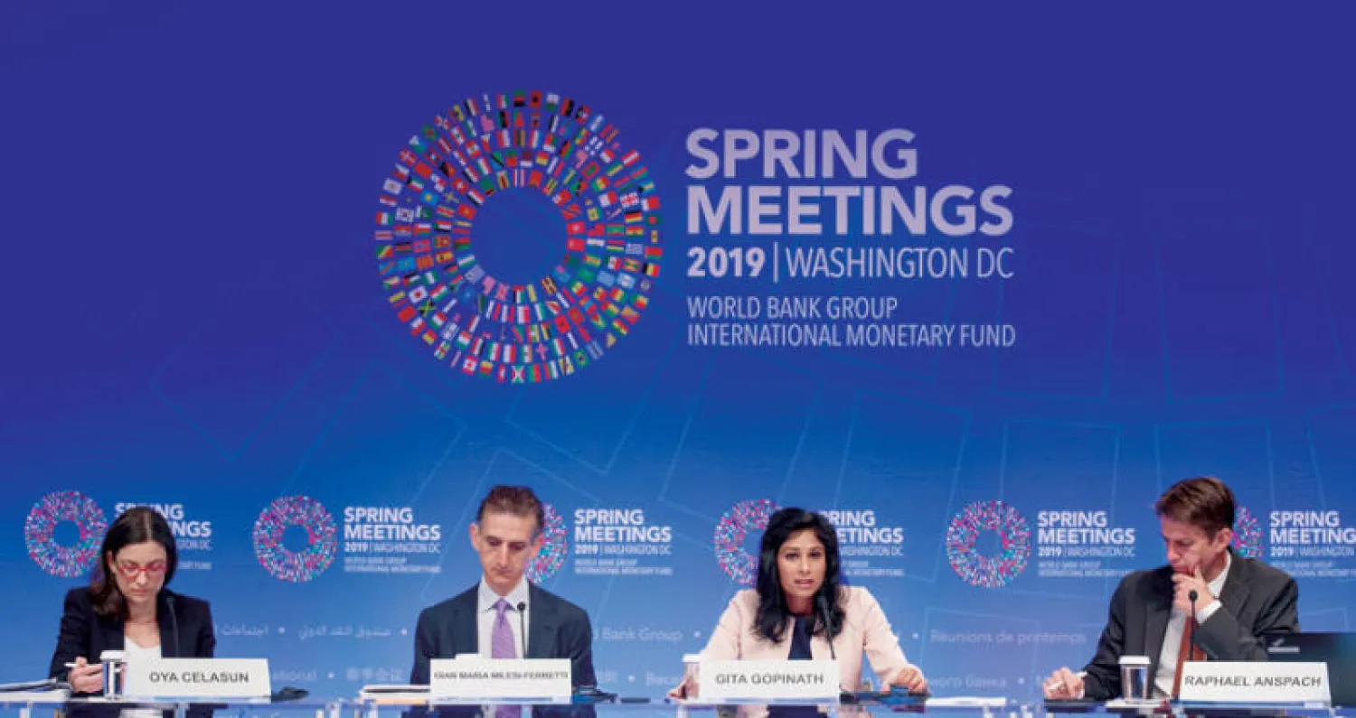 جانب من المؤتمر الصحافي لصندوق النقد والبنك الدولي في واشنطن أمس (إ.ب.أ)