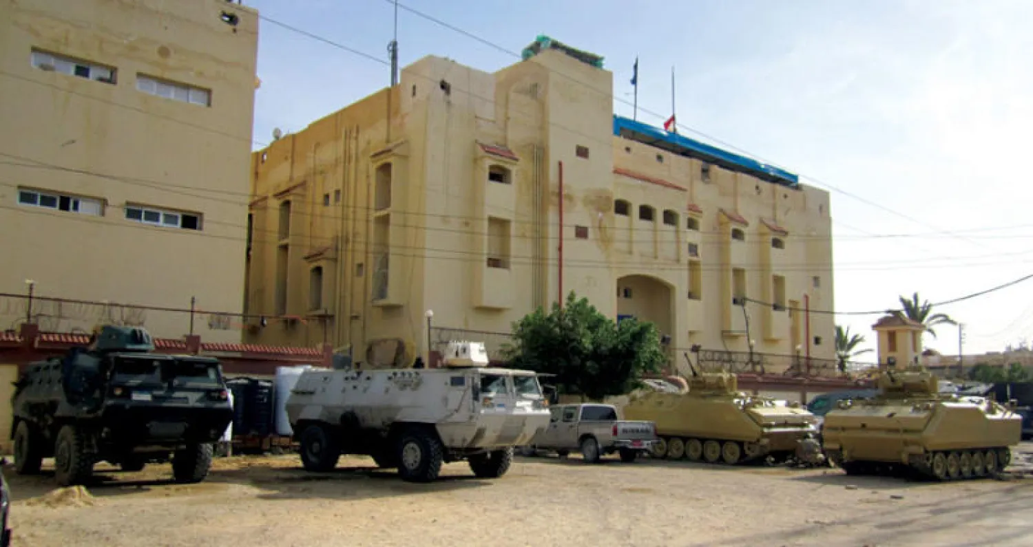 مدرعات الشرطة أمام قسم الشيخ زويد (أرشيفية - الشرق الأوسط)