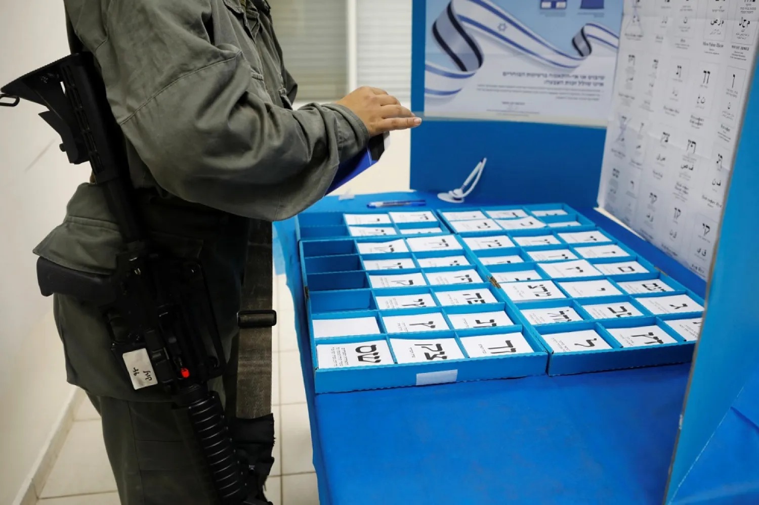 An Israeli policewoman stands behind a voting booth a day before polling stations open in Israel, at the Beit Horon settlement in the Israeli-occupied West Bank April 8, 2019. (Reuters)