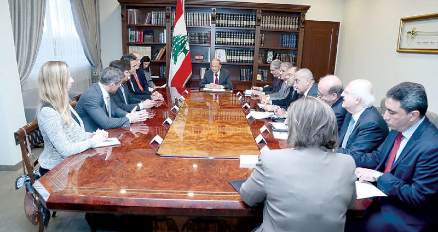 الرئيس ميشال عون مستقبلاً وفد الكونغرس أمس (دالاتي ونهرا)