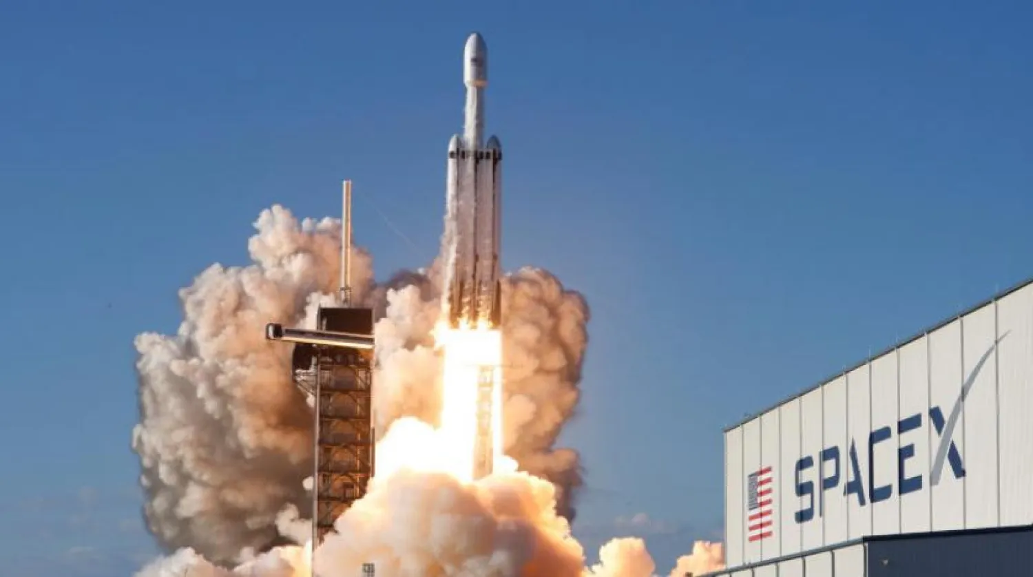 Florida’da yer alan Kennedy Space Center’da dünyanın en güçlü roketi SpaceX Falcon Heavy fırlatıldı (Reuters)