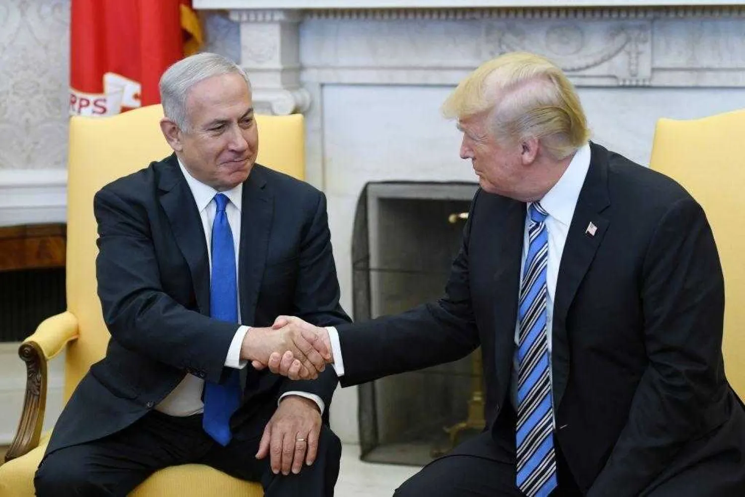US President Donald Trump (R) shakes hands with Israel Prime Minister Benjamin Netanyahu as they meet in the Oval Office of the White House on March 5, 2018 in Washington, DC [Olivier Douliery-Pool/Getty Images]