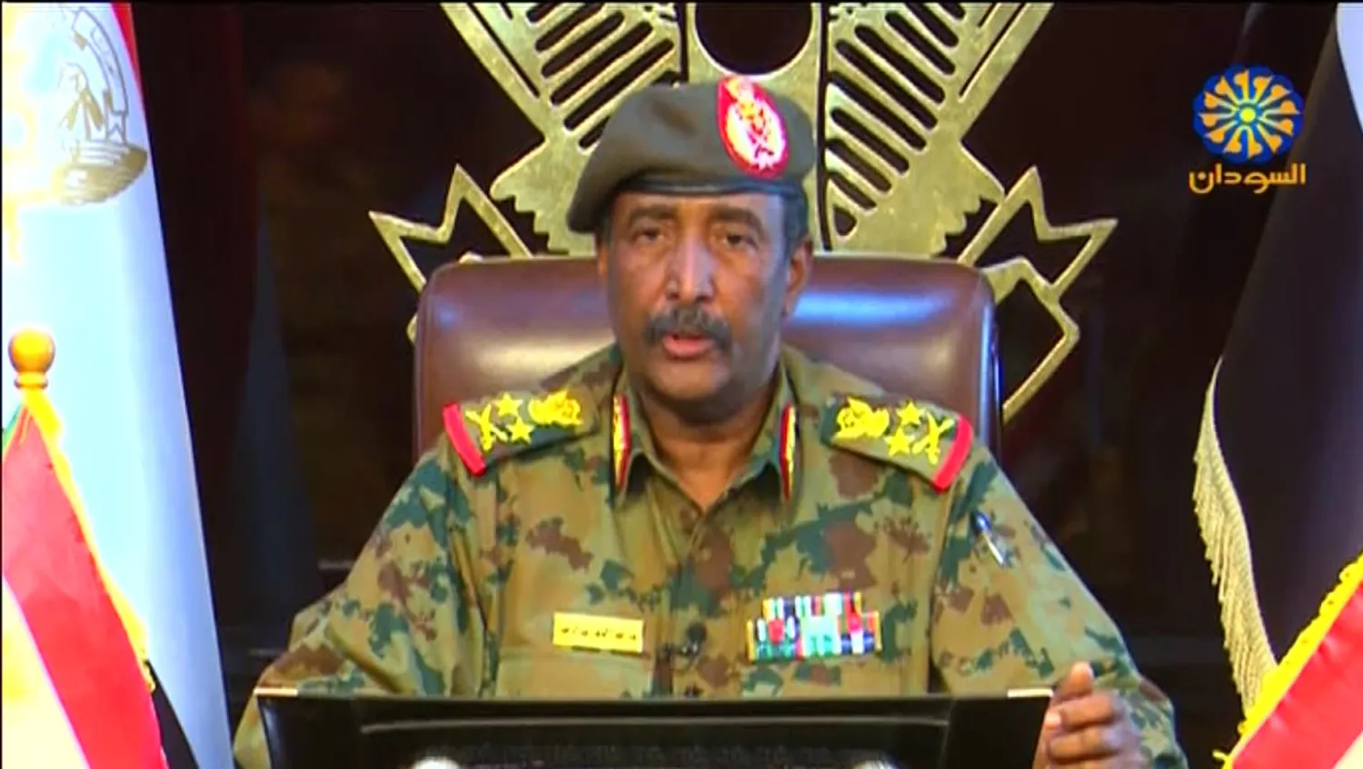 رئيس المجلس العسكري الانتقالي الفريق أول عبد الفتاح البرهان يتحدث خلال بيانه المتلفز (التلفزيون السوداني)