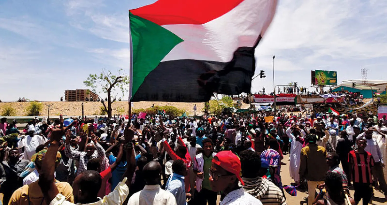 جانب من الاعتصام الذي لا يزال متواصلاً في الخرطوم أمس (أ. ف. ب)