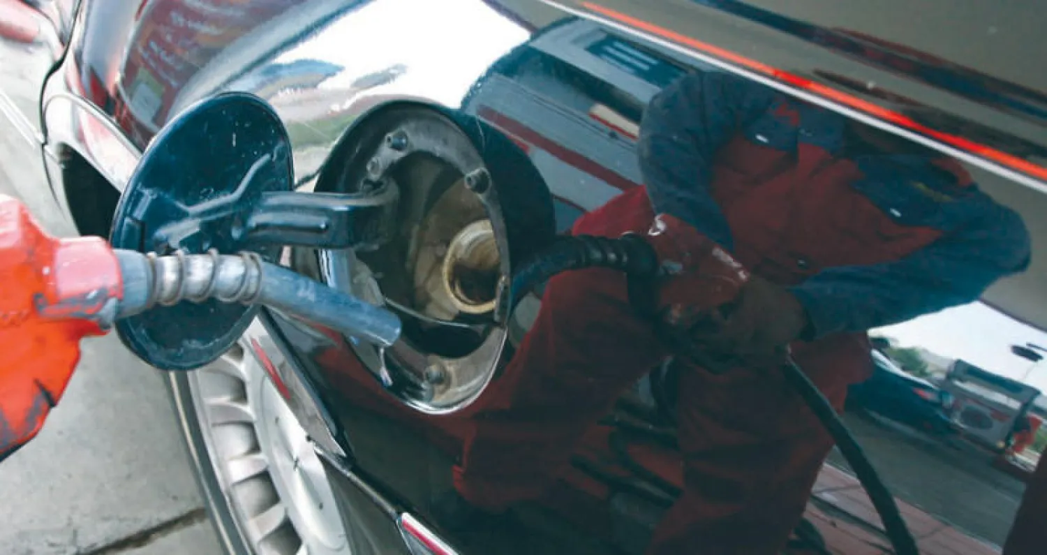 الأسعار المحلية للبنزين قابلة للتغيير ارتفاعاً وانخفاضاً تبعاً للتغيرات في أسعار التصدير (الشرق الأوسط)