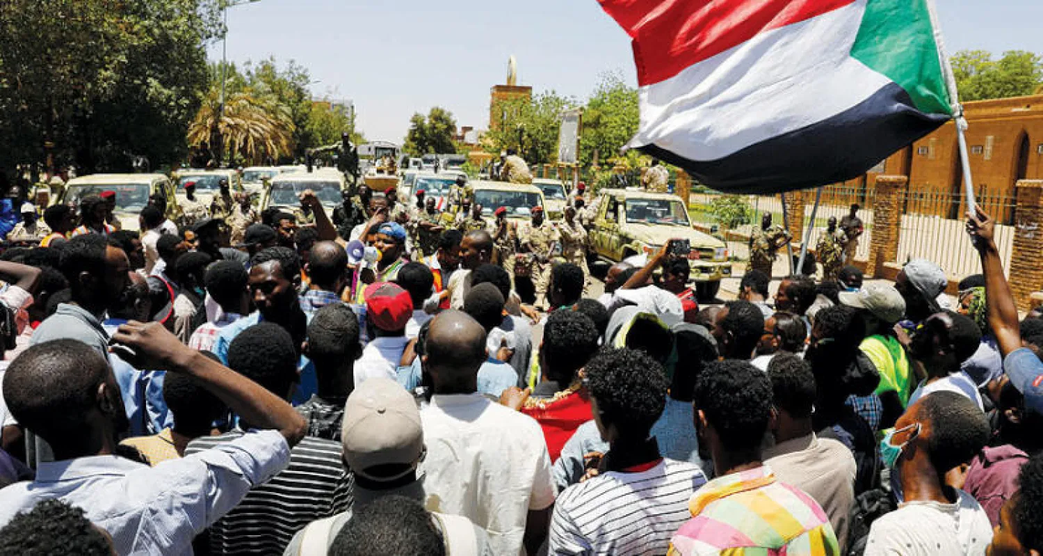 مظاهرة حاشدة معارضة لحكم العسكر في السودان (أ ف ب)