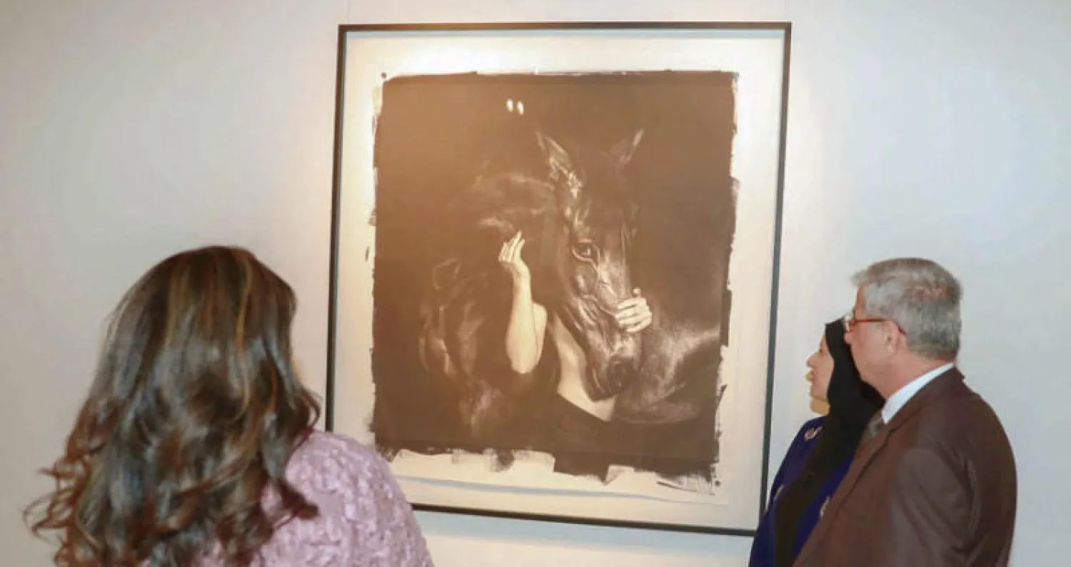 جانب من فعالية معرض «الضفة المقابلة» بالرياض أول من أمس