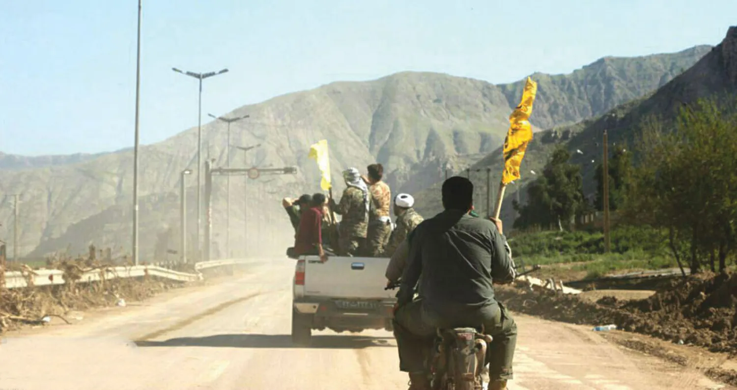 قناة منسوبة لفيلق «فاطميون» الأفغاني تنشر صورة لبعض عناصره بموقع في محافظة لرستان غرب إيران أمس