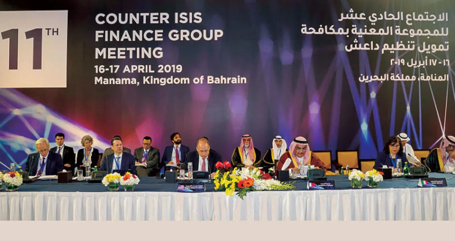 جانب من اجتماع المجموعة الدولية المعنية بمكافحة تمويل «داعش» في المنامة أمس