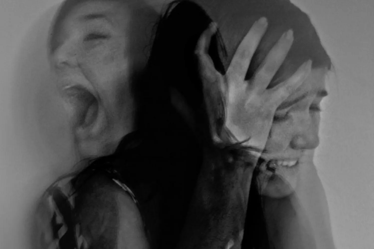 Depresyon evresindeki bipolarlar, düşük enerji, üzüntü ve huzursuzluk hissediyor ve bu da öz saygıyı etkiliyor, iştah kaybı doğuruyor ve intihar girişimine sürüklüyor