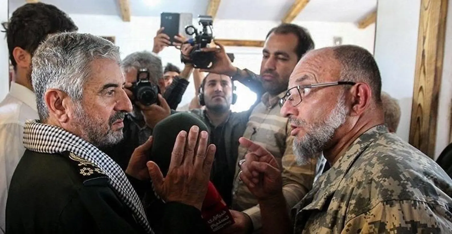 سعيد قاسمي يتحدث إلى قائد «الحرس الثوري» محمد علي جعفري (تسنيم)