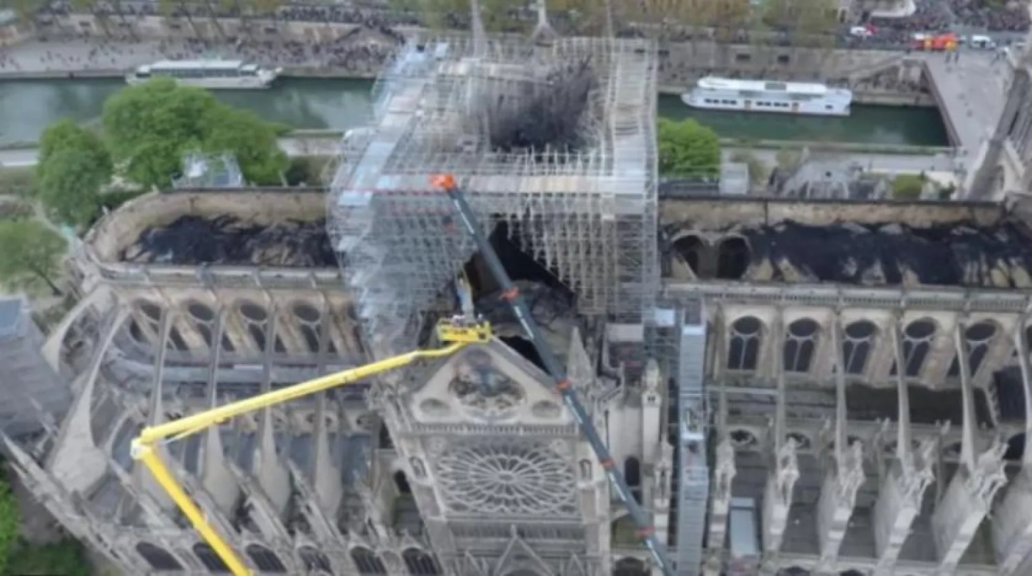 ​Drone görüntüleri Notre Dame Katedrali'nin aldığı ağır hasarı gözler önüne serdi