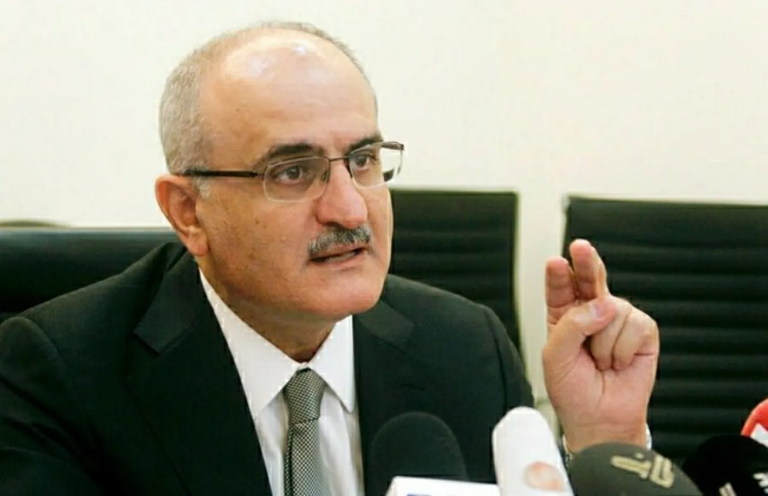 Lebanon's Finance Minister Ali Hasan Khalil talks during a news conference at the Finance Ministry, Beirut. (Reuters/Sharif Karim)
